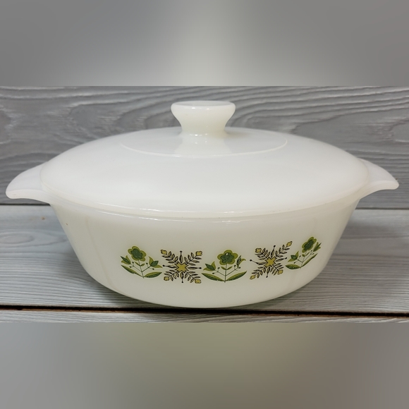 Vintage Anchor Hocking Fire King Green Meadows Round Casserole 1 Quart with Lid - Picture 2 of 9
